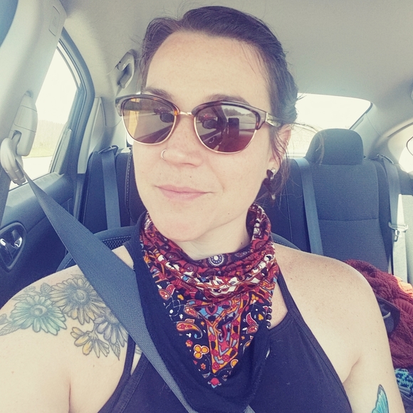 Meet your Posher, Amanda - Picture 3 of 3